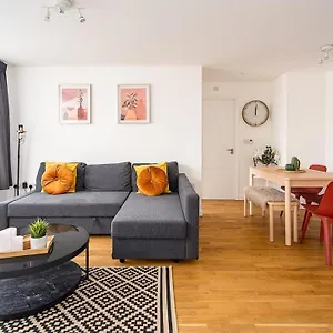 Contemporary Centre With Parking , Bath United Kingdom